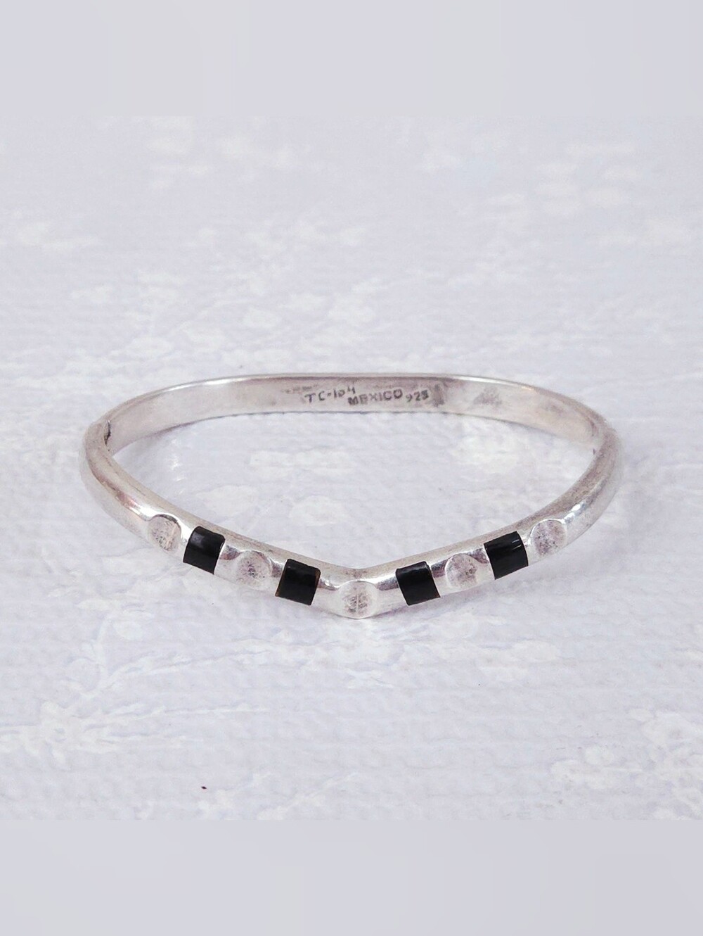 Vintage TAXCO Sterling Silver Bracelet 925 Black Onyx Inlay Hinged Bangle MEXICO